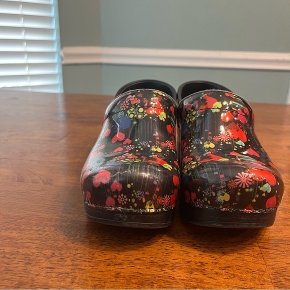 Dansko Valentine hearts red pink purple black clogs size 36 ladies 5.5-6 - Picture 8 of 12